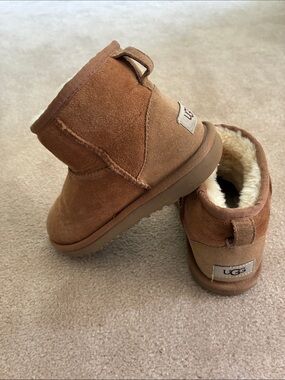 Girls Ugg Ankle Booties Chestnut Brown size 2
